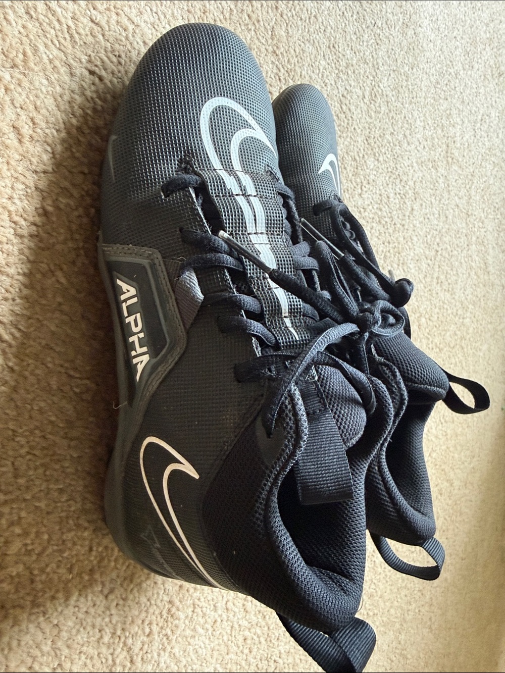 Nike Boys Size 7 Black Athletic Cleats with White Swoosh